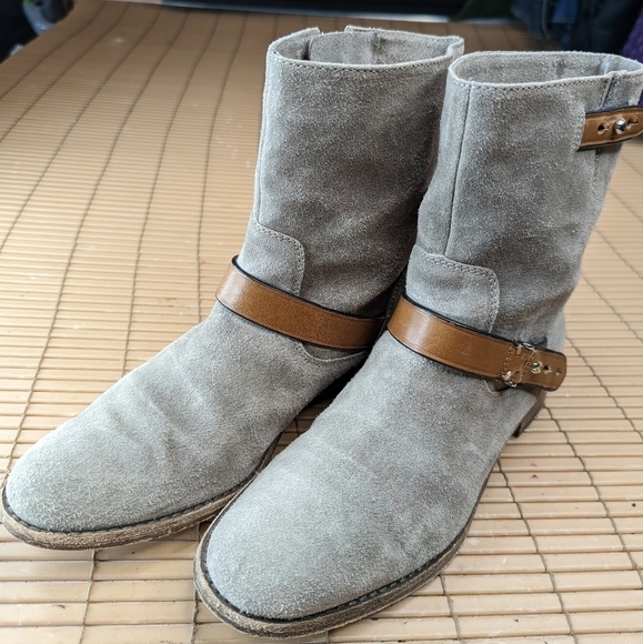 Womens Coach "Amy" Taupe Gray Suede Short Buckle Moto Ankle  push studs Boots Si - Picture 1 of 12